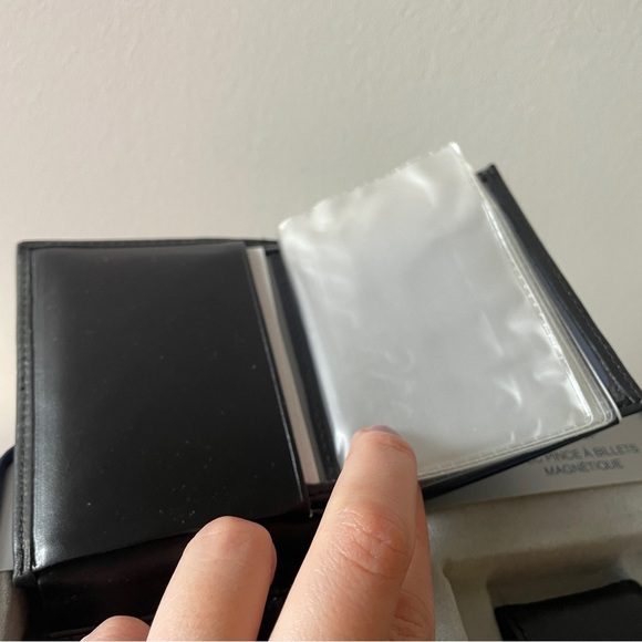 NIB Dockers genuine leather black wallet with money clip - Picture 4 of 4